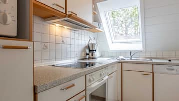 Kühlschrank, Mikrowelle, Ofen, Geschirrspüler