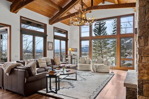 Flat-screen TV, fireplace, video games, DVD player - RMR: Timbers at Granite Ridge 3098 in Teton Village (Teton Village)