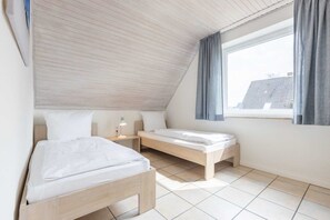 4 bedrooms, WiFi, bed sheets