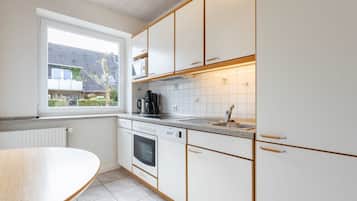 Kühlschrank, Mikrowelle, Ofen, Geschirrspüler