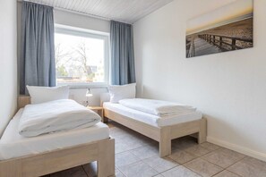 4 bedrooms, WiFi, bed sheets
