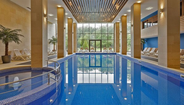 Piscine couverte, piscine extérieure