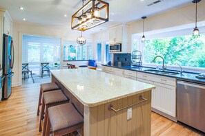 Fridge, microwave, dishwasher, coffee/tea maker