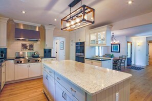 Fridge, microwave, dishwasher, coffee/tea maker