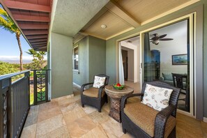 Terrace/patio - Includes Mauna Lani Beach Club Pass. Fairways at Mauna Lani 704 (Waimea)