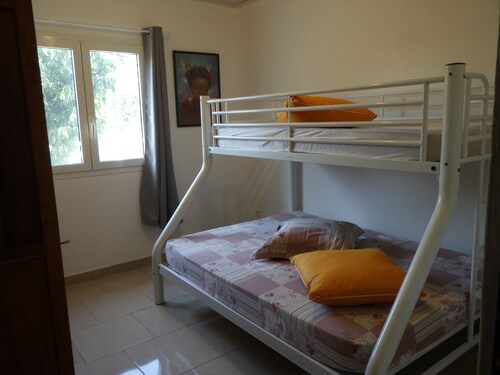 House 10 minutes from all amenities and the beach