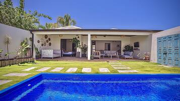 Piscina externa, piscina aquecida