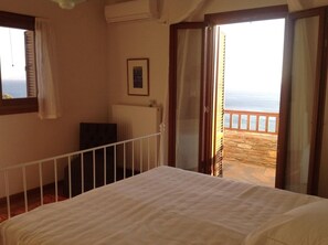 3 bedrooms, iron/ironing board, travel crib, free WiFi