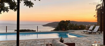 Private Pool & Breathtaking Panoramic Sea View *-