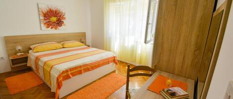 1 chambre, lit parapluie, Wi-Fi gratuit, draps fournis