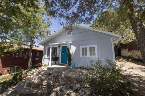 *BBQ *Great backyard *Pet Friendly *Fireplace