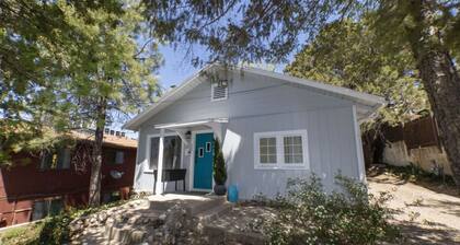 *BBQ *Great backyard *Pet Friendly *Fireplace