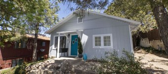 *BBQ *Great backyard *Pet Friendly *Fireplace