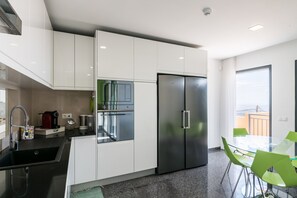 Fridge, microwave, oven, dishwasher - Villa Monchique View (Monchique)