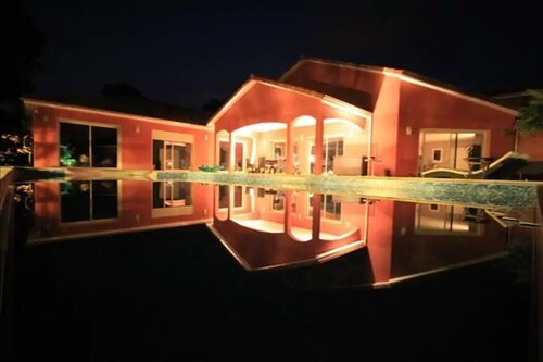 Villa with Pool, Jaccuzi, pétanque court