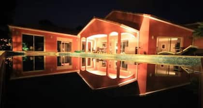 Villa with Pool, Jaccuzi, pétanque court