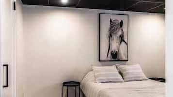 2 عدّة غرف نوم ومكواة/لوح كي وواي فاي وملاءات أسرّة