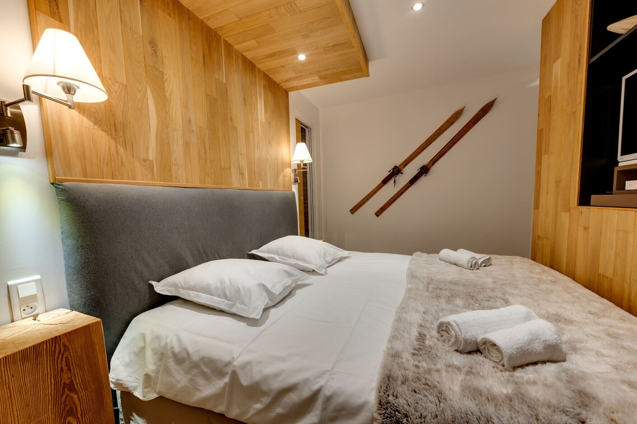 1 bedroom, iron/ironing board, travel crib, WiFi