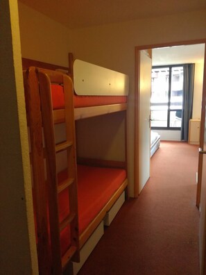 2 bedrooms