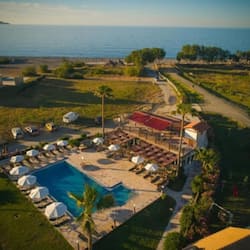 Seasonal outdoor pool, pool umbrellas, sun loungers