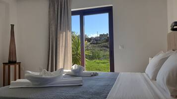 Family Suite, Garden View | 1 bedroom, hypo-allergenic bedding, minibar, soundproofing