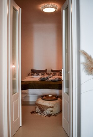 In-room safe, desk, soundproofing, iron/ironing board - Mardanza Exclusive (Santorini)