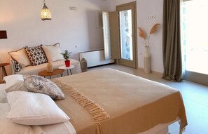 Zimmersafe, Schreibtisch, schallisolierte Zimmer, Bügeleisen/Bügelbrett