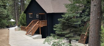 Arrowhead Lodge - 5 min walk to lake, jacuzzi tubs and AC!