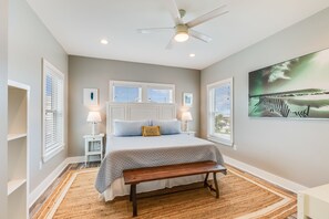 3 Schlafzimmer, Schreibtisch, Bügeleisen/Bügelbrett, Reisekinderbett