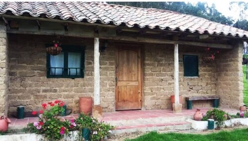 Beautiful adobe house in the countryside via a laguna de tota