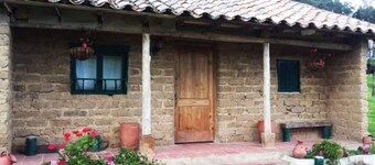 Beautiful adobe house in the countryside via a laguna de tota