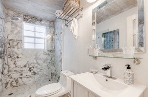 Shower, hair dryer, bidet, towels