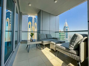 Balcony - HiGuests - The Marina Torch (Dubai)
