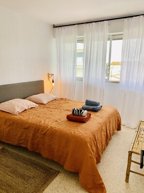 2 bedrooms, iron/ironing board, travel cot, WiFi