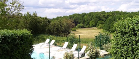 Piscina all'aperto, una piscina riscaldata