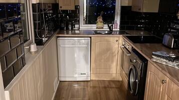 Casa de campo | Cocina privada | Refrigerador, microondas, horno y parrilla de estufa