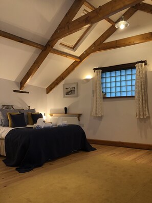 1 bedroom, iron/ironing board, WiFi, bed sheets - Appledore - Stables - A couples delight! One bed cottage with parking and wifi! (Appledore, Bideford, Devon)