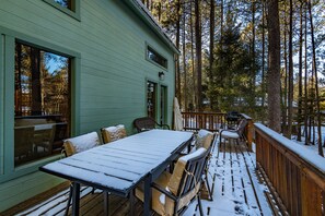 Outdoor dining - Spacious Angel Fire Cabin Near Skiing, Hiking, and Fishing (Angel Fire)