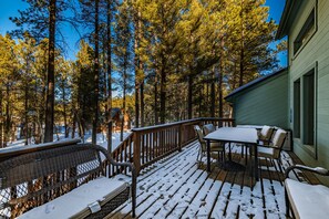Outdoor dining - Spacious Angel Fire Cabin Near Skiing, Hiking, and Fishing (Angel Fire)