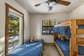 4 chambres, fer et planche à repasser, lit parapluie, Wi-Fi gratuit