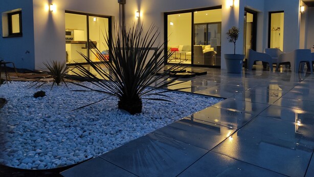 A modern house with a patio area featuring a pool, white pebbles, and a large plant. - CONTEMPORARY VILLA HEATED POOL CLOSE TO BEACH AND FOREST (Saint-Jean-de-Monts)