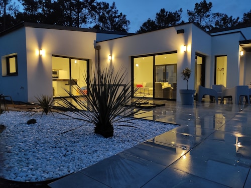 CONTEMPORARY VILLA HEATED POOL CLOSE TO BEACH AND FOREST