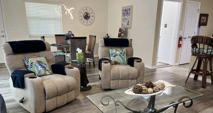 PATIO VILLA W 4 PERSON GOLF CART 1M TO BROWNWOOD SQ-NO XTRA GUEST FEES