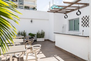 Outdoor dining - KingBed-BestLocation-WiFi-Gym-CityView-YellowKey** (Santo Domingo)