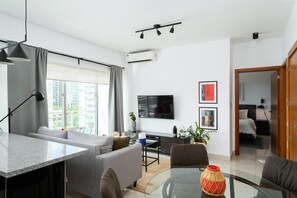 TV - KingBed-BestLocation-WiFi-Gym-CityView-YellowKey** (Santo Domingo)
