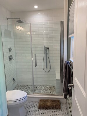 Shower, hair dryer, towels, soap - Wine Country Getaway on Private Street & Peconic Bay Neighborhood Beach Access (Cutchogue)