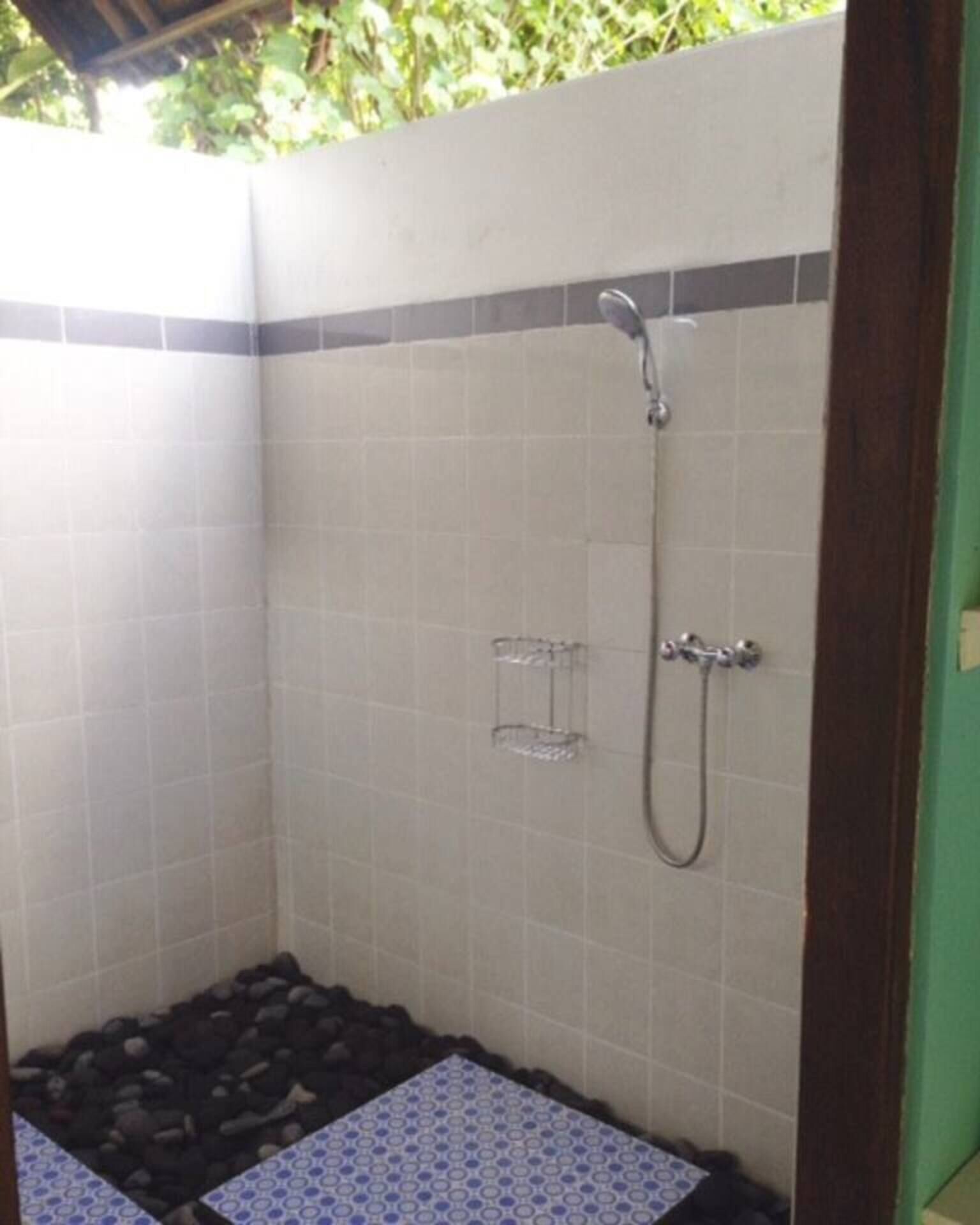 Cottage | Bathroom | Shower, towels