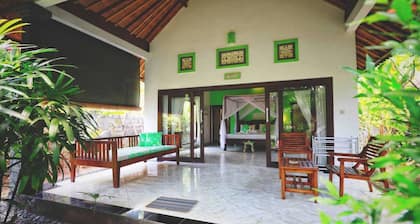 Kirana Homestay - Leaf Bungalow
