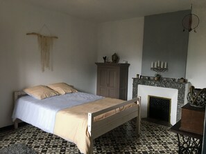 3 chambres, lit parapluie, Wi-Fi, draps fournis