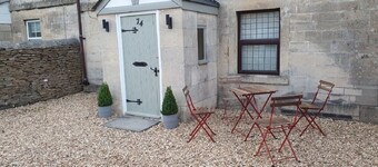 Cottage with Large Drive